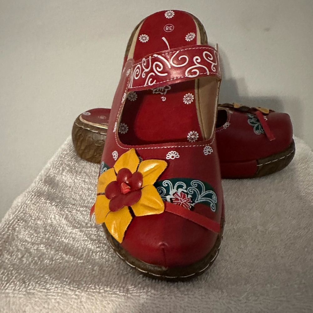 Red Sandles